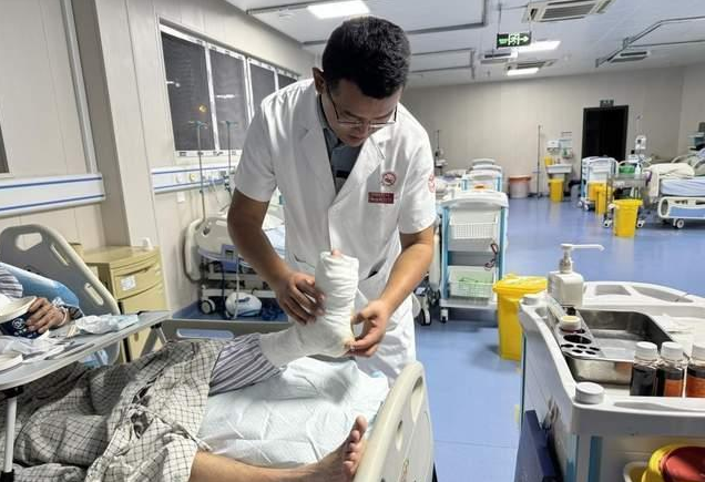 今年隐翅虫为何格外多 医生提醒 气候环境双重作用